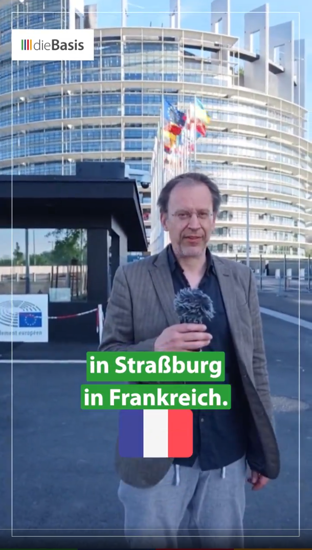 Tour 1-2 Straßburg: Anton zur Ukraine-Flagge