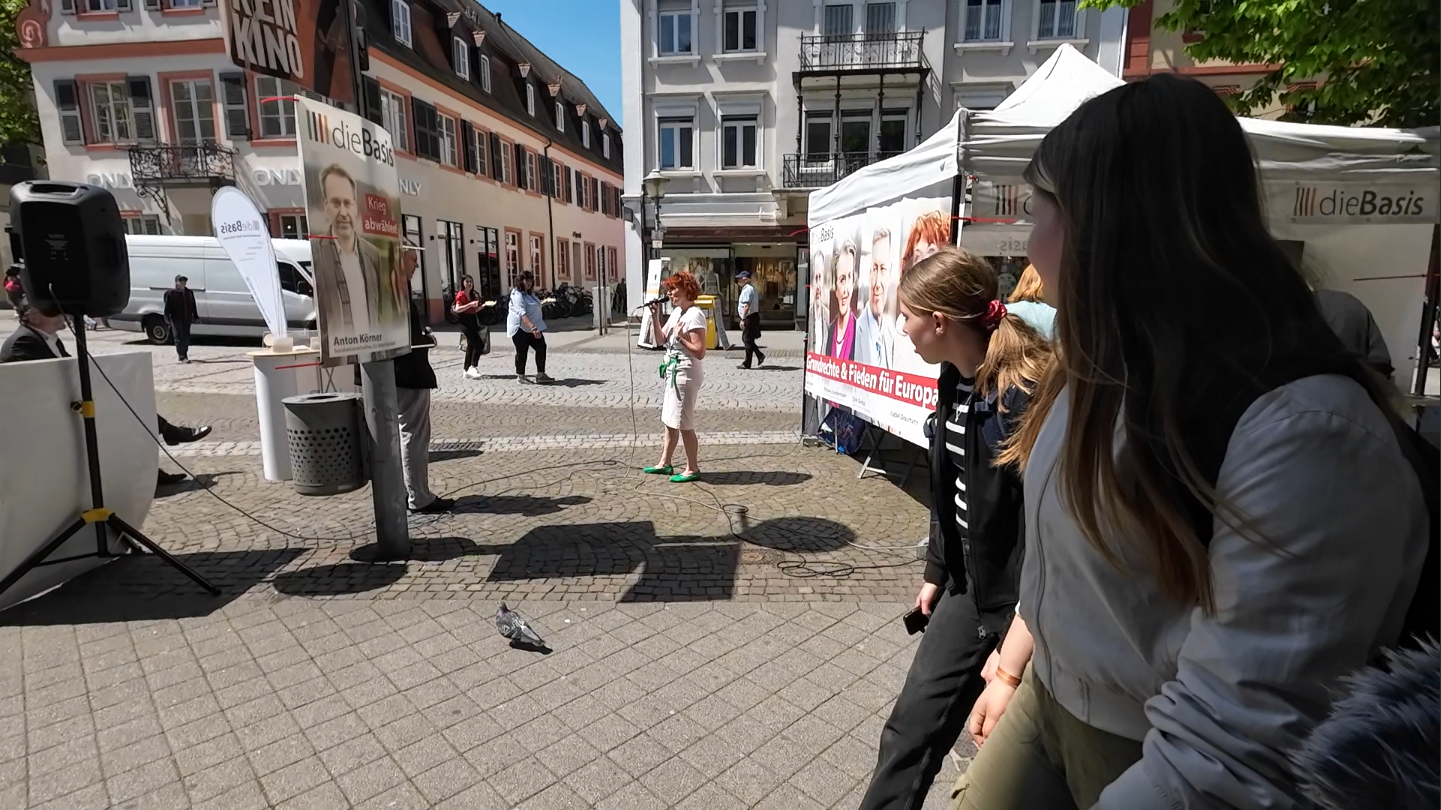 Tour 1-1 Offenburg: Isabel & Anton in der Fußgängerzone