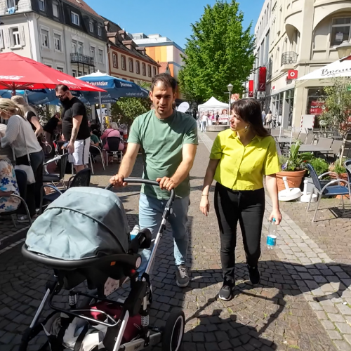 Tour 1-1 Offenburg: Isabel & Anton in der Fußgängerzone
